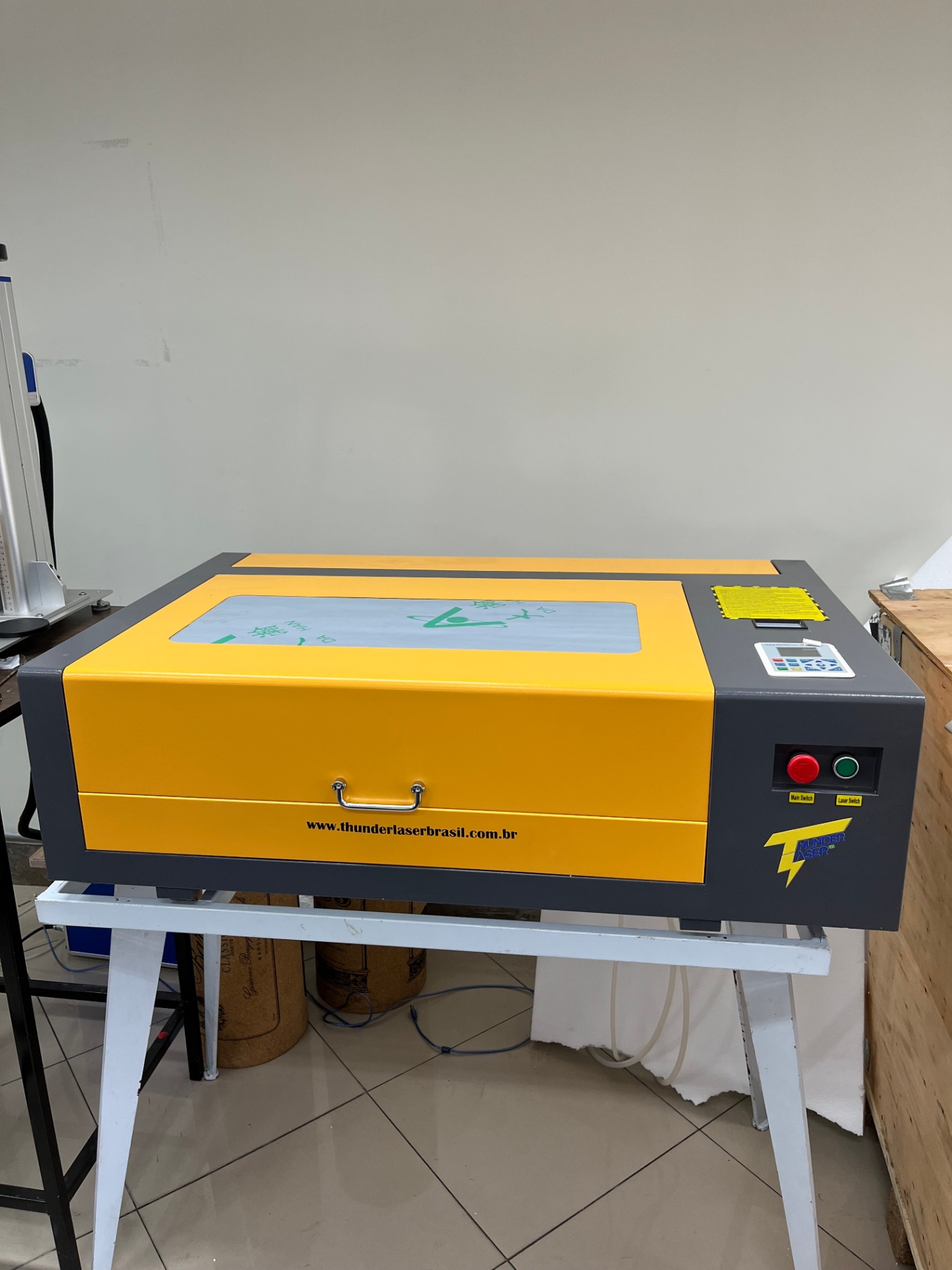 Máquina laser CO₂ desktop amarela